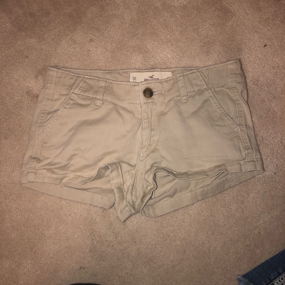 Hollister Khaki shorts!